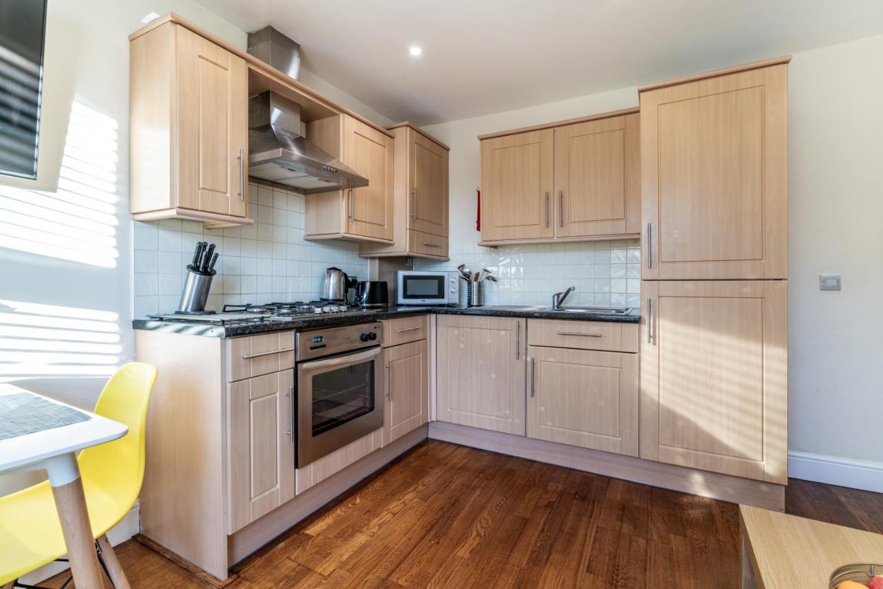 One Bedroom Flat In Bush Hill Park Enfield Buitenkant foto