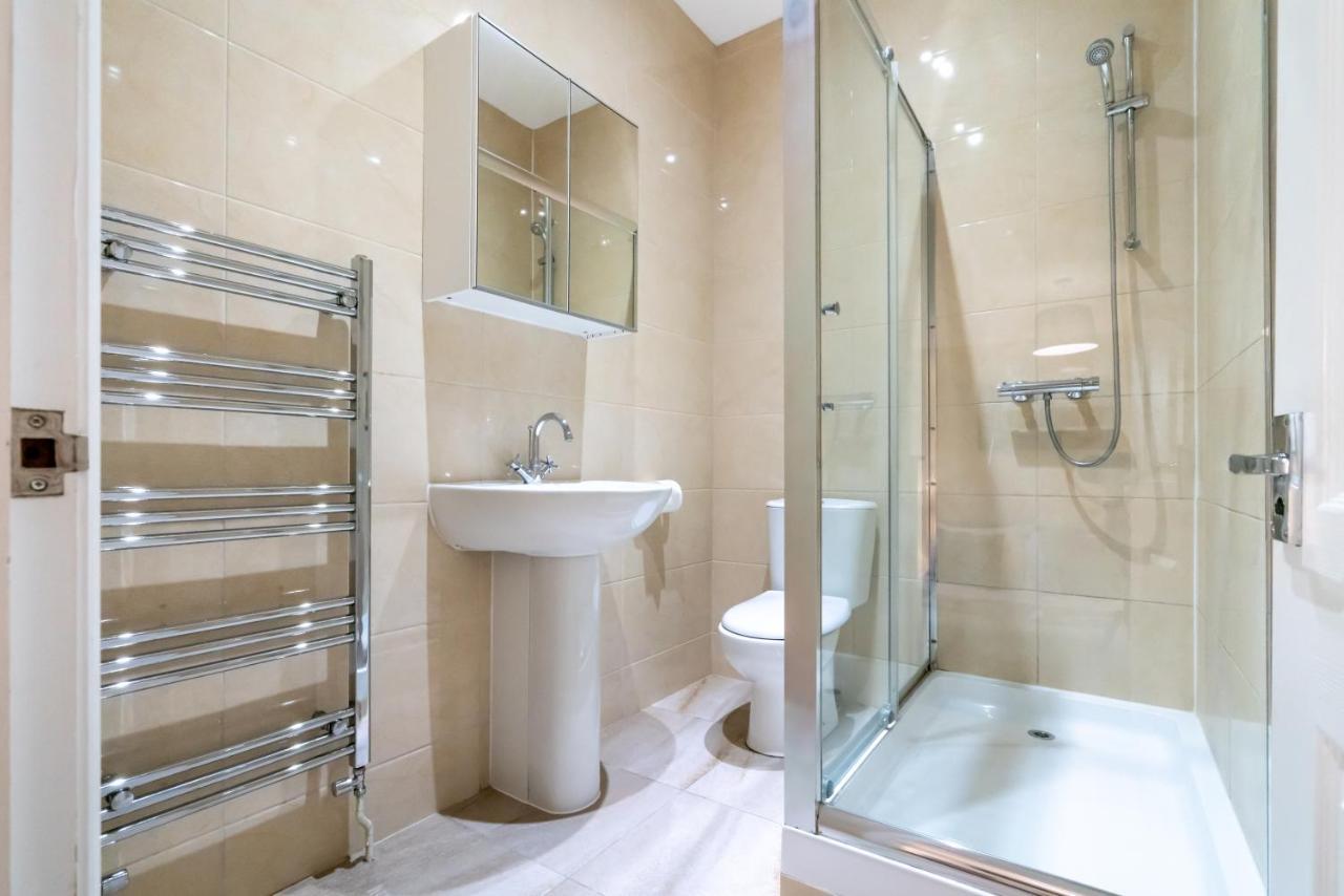 One Bedroom Flat In Bush Hill Park Enfield Buitenkant foto