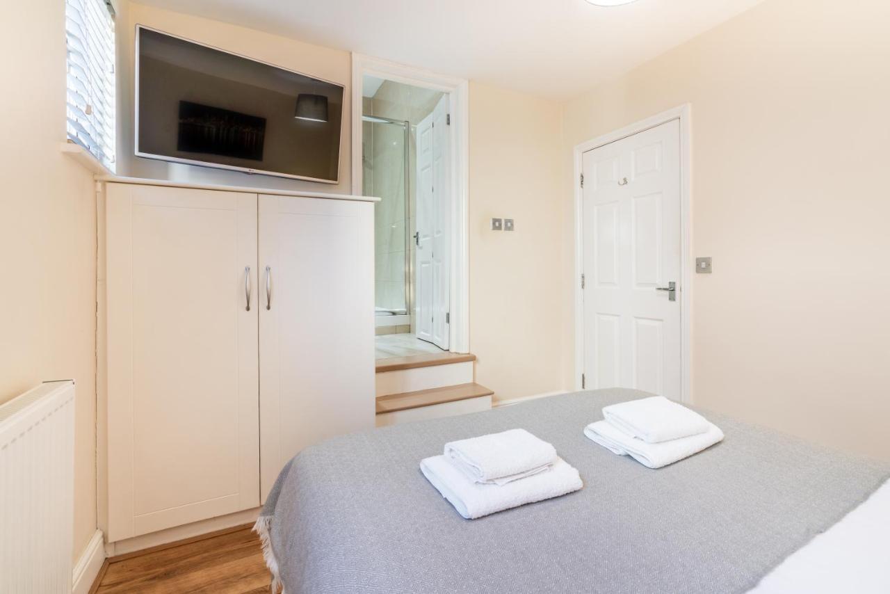 One Bedroom Flat In Bush Hill Park Enfield Buitenkant foto
