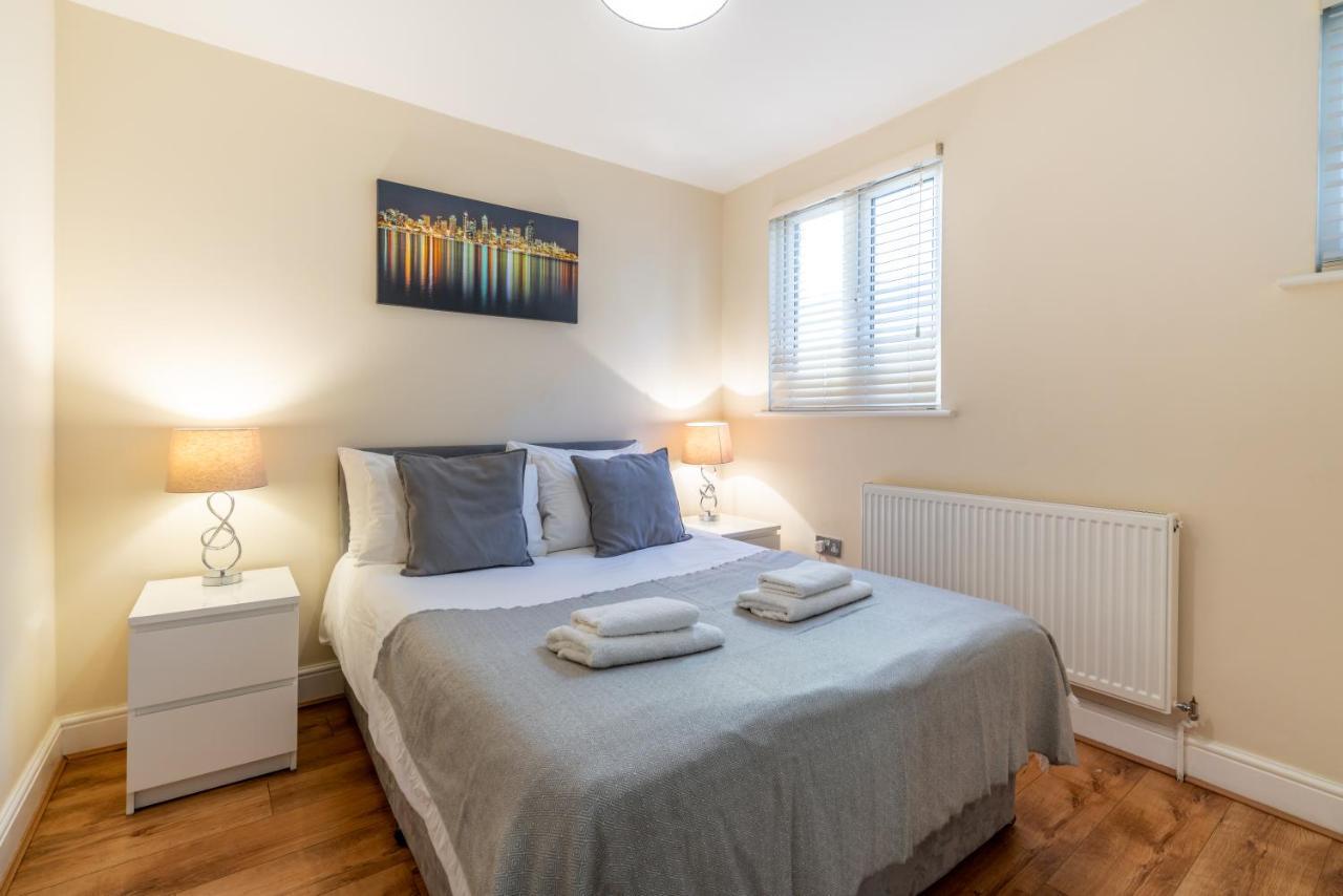 One Bedroom Flat In Bush Hill Park Enfield Buitenkant foto