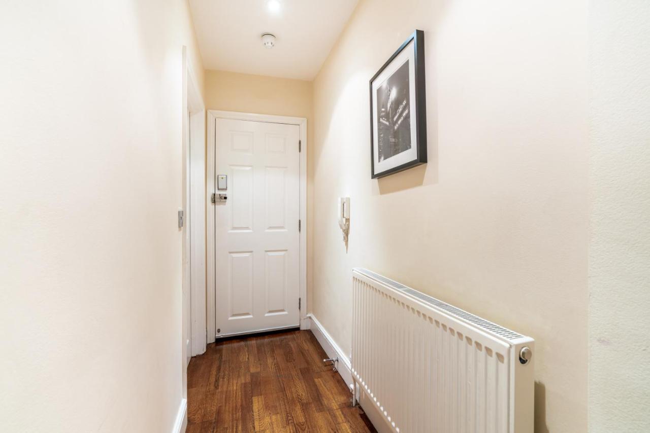 One Bedroom Flat In Bush Hill Park Enfield Buitenkant foto